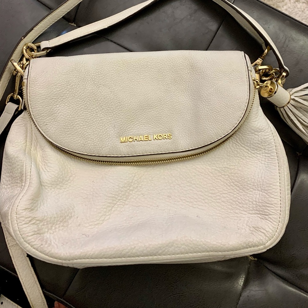 Michael kors white leather purse.See pics for size